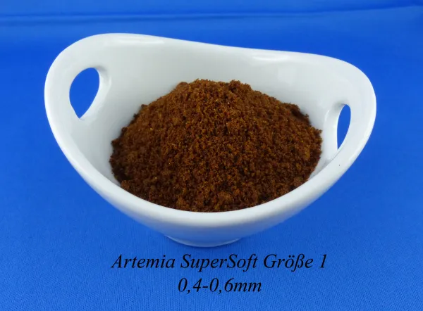 Artemia SuperSoft das weiche Artemia Granulat in der Größe 1 in einer Futterschale für Zierfische